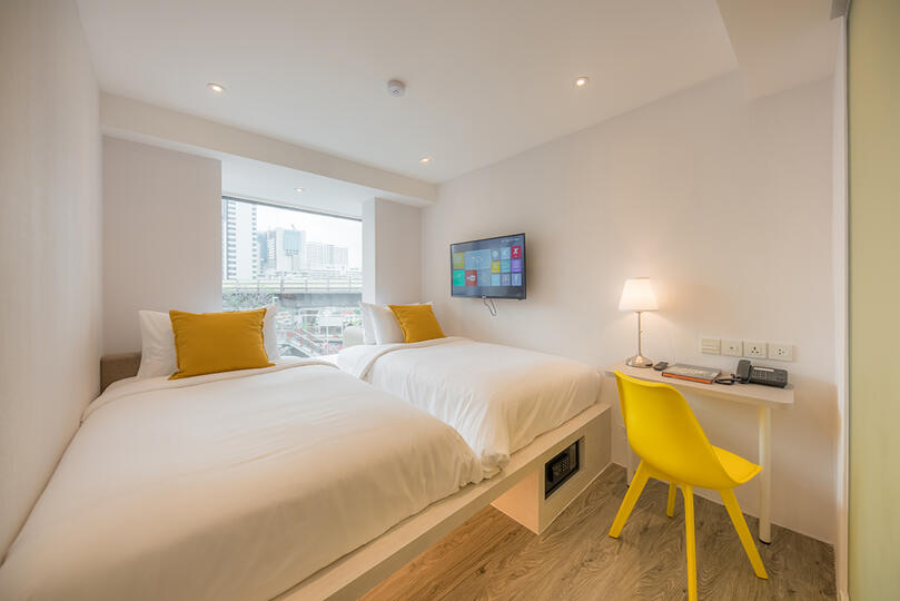 King Twin Room with City View (for 1-2 persons)